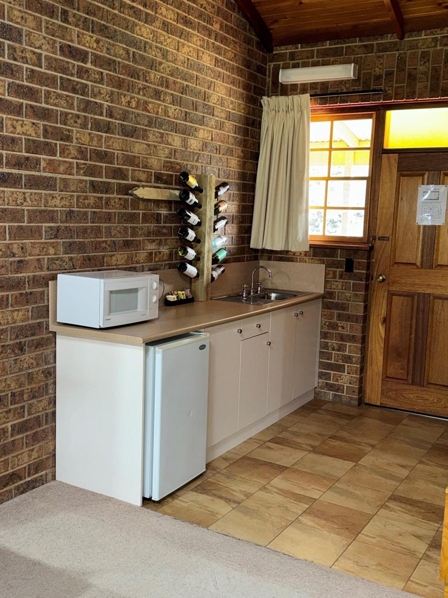 Coonawarra Place Motor Inn Exteriör bild