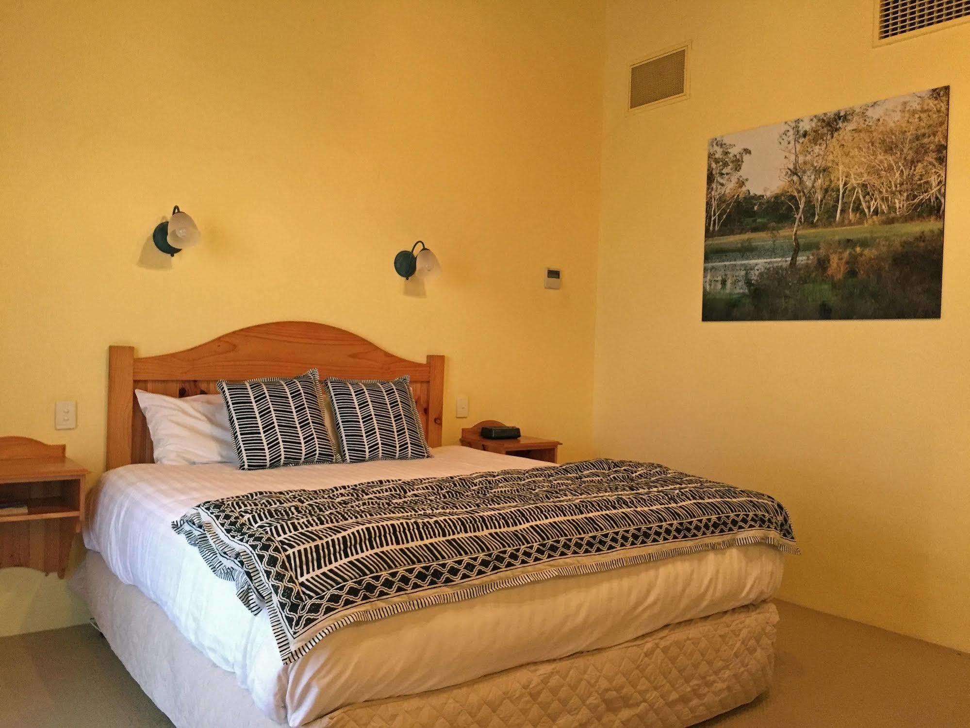 Coonawarra Place Motor Inn Exteriör bild